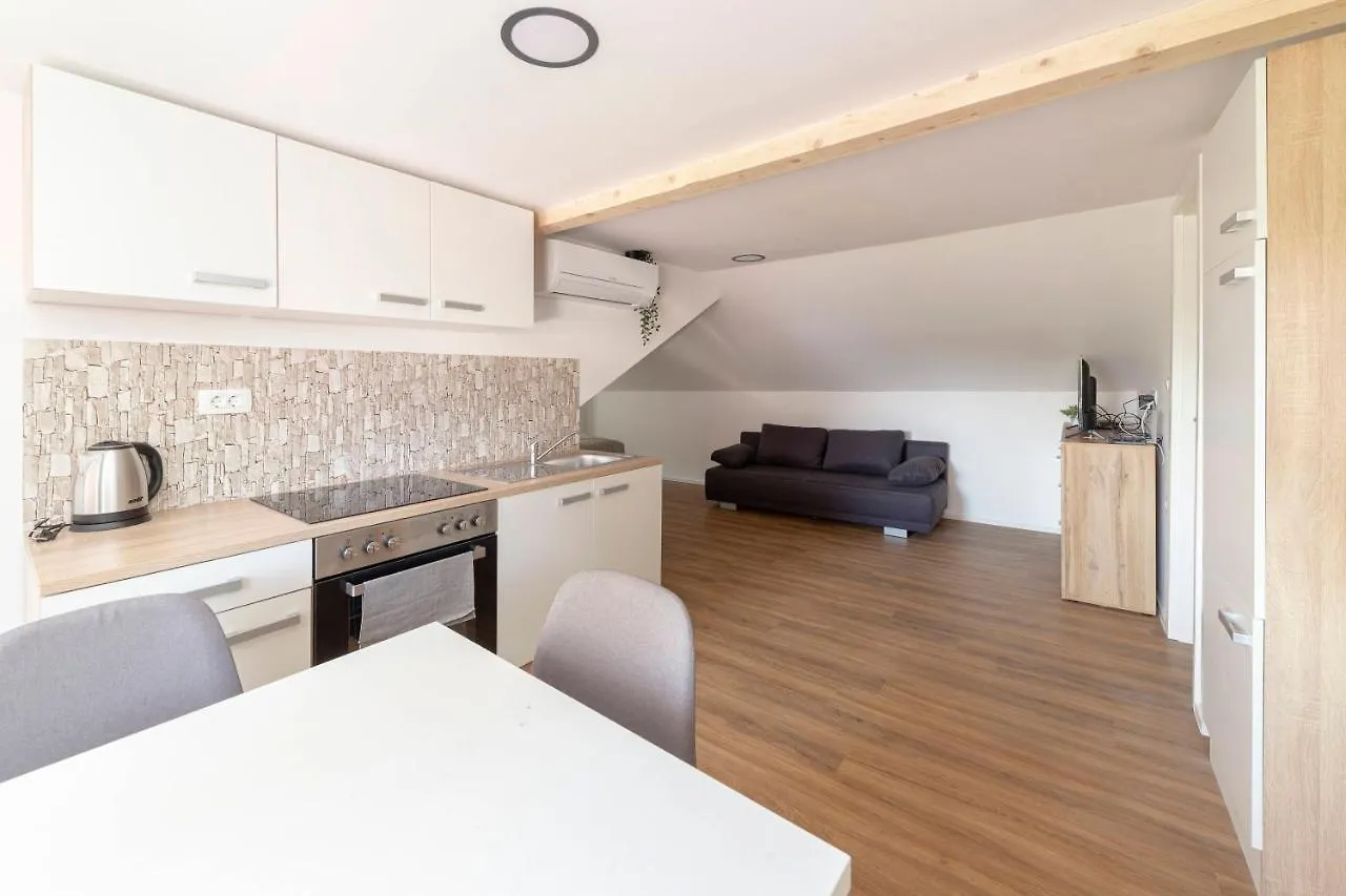 Apartments Berni Λιουμπλιάνα 0*,  Σλοβενία