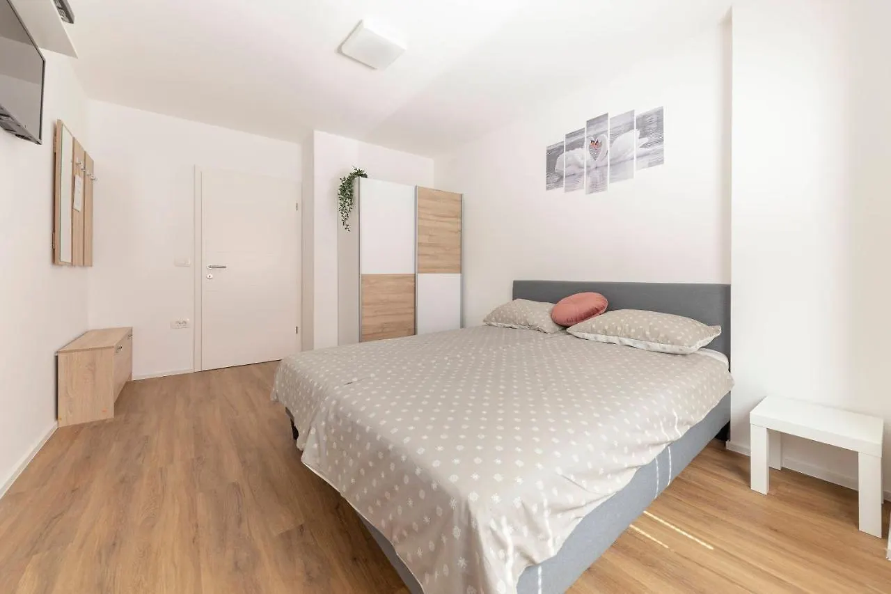 Apartments Berni Lubiana